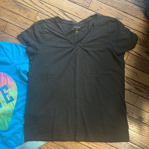 Sz L Tops Bundle - Picture 2 of 9